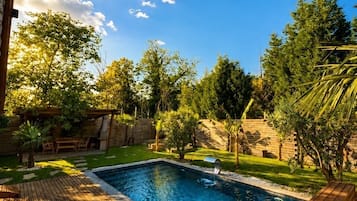 4 udendørs pools