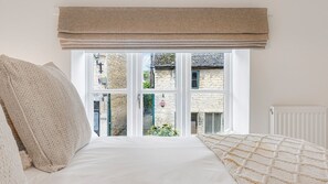 2 habitaciones, tabla de planchar con plancha, internet y ropa de cama 