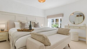 2 bedrooms, desk, iron/ironing board, internet