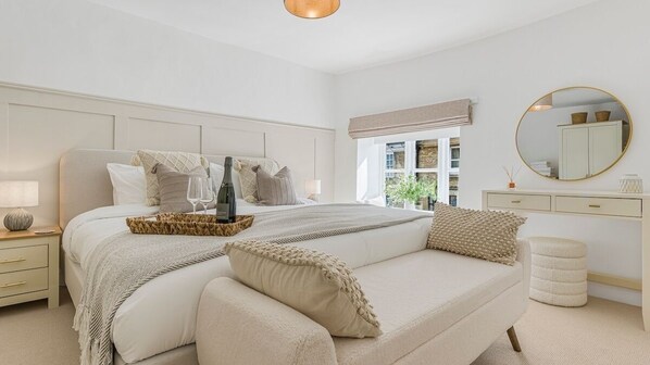 Tabla de planchar con plancha, Internet, ropa de cama