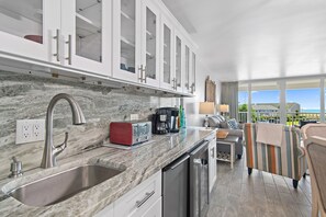 Fridge, microwave, oven, stovetop - 🌅Gulf View-Pool-Steps to Beach-2BR Shoreline Towers 3033🌅 (Destin)