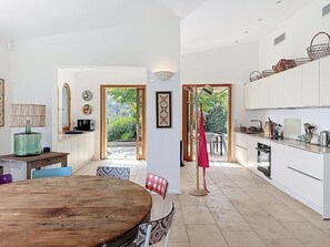 Private kitchen - Beautiful villa, sea view, beach within walking distance (Corbara)