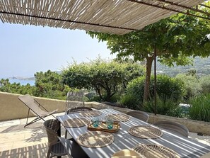 Outdoor dining - Beautiful villa, sea view, beach within walking distance (Corbara)