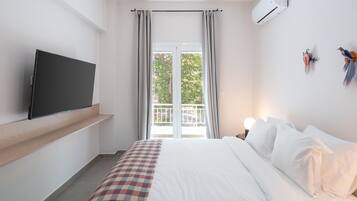 1 chambre, fer et planche à repasser