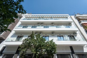 Exterior - 2BR Apt w/ Access To Jacuzzi Sauna And Rooftop Views 230 (Athens)