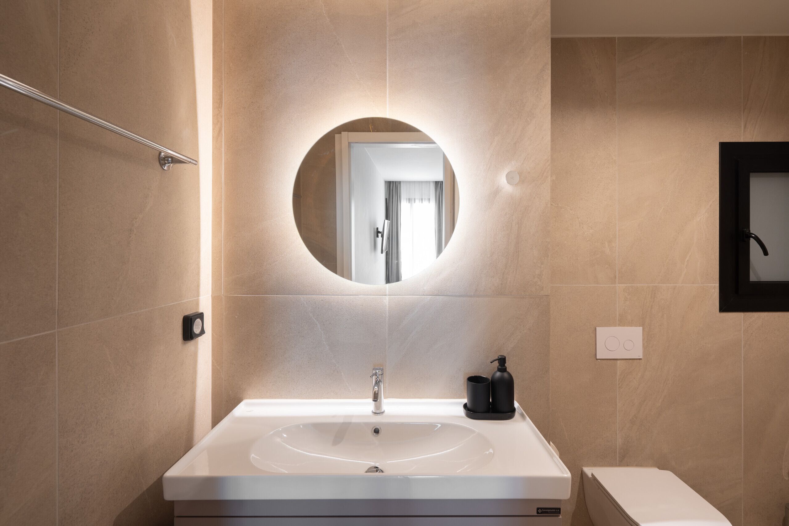 Shower, jetted tub, hair dryer, towels