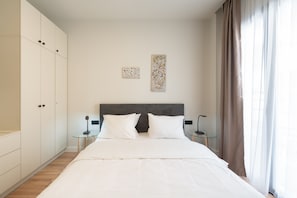 2 bedrooms, iron/ironing board, free WiFi, bed sheets - 2BR Apt w/ Access To Jacuzzi Sauna And Rooftop Views 220 (Athens)