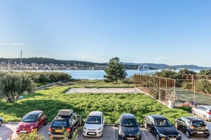 المنطقة المحيطة بالمنشأة