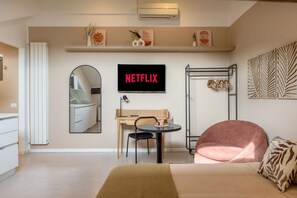 1 bedroom, iron/ironing board, free WiFi, bed sheets - Studio in Porta Venezia at 5 min from Central Station (Milan)