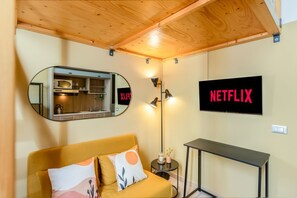 Una televisión de pantalla plana