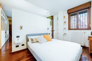 1 dormitorio, escritorio, tabla de planchar con plancha y wifi gratis