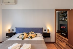 2 bedrooms, desk, iron/ironing board, free WiFi
