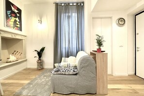 Living area - Quiet flat in City Center Porta Venezia 8min Metro (Milan)