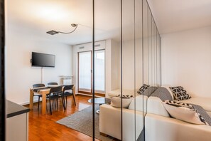 Interior - Quiet Home with Terrace - 20 min from Milan Duomo (Milan)