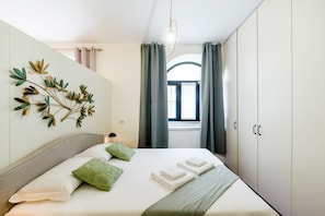 1 chambre, bureau, fer et planche à repasser, Wi-Fi