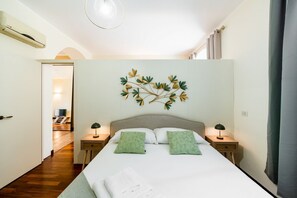 1 chambre, bureau, fer et planche à repasser, Wi-Fi