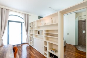 Interior - Loft with private garden at navigli (Milan)