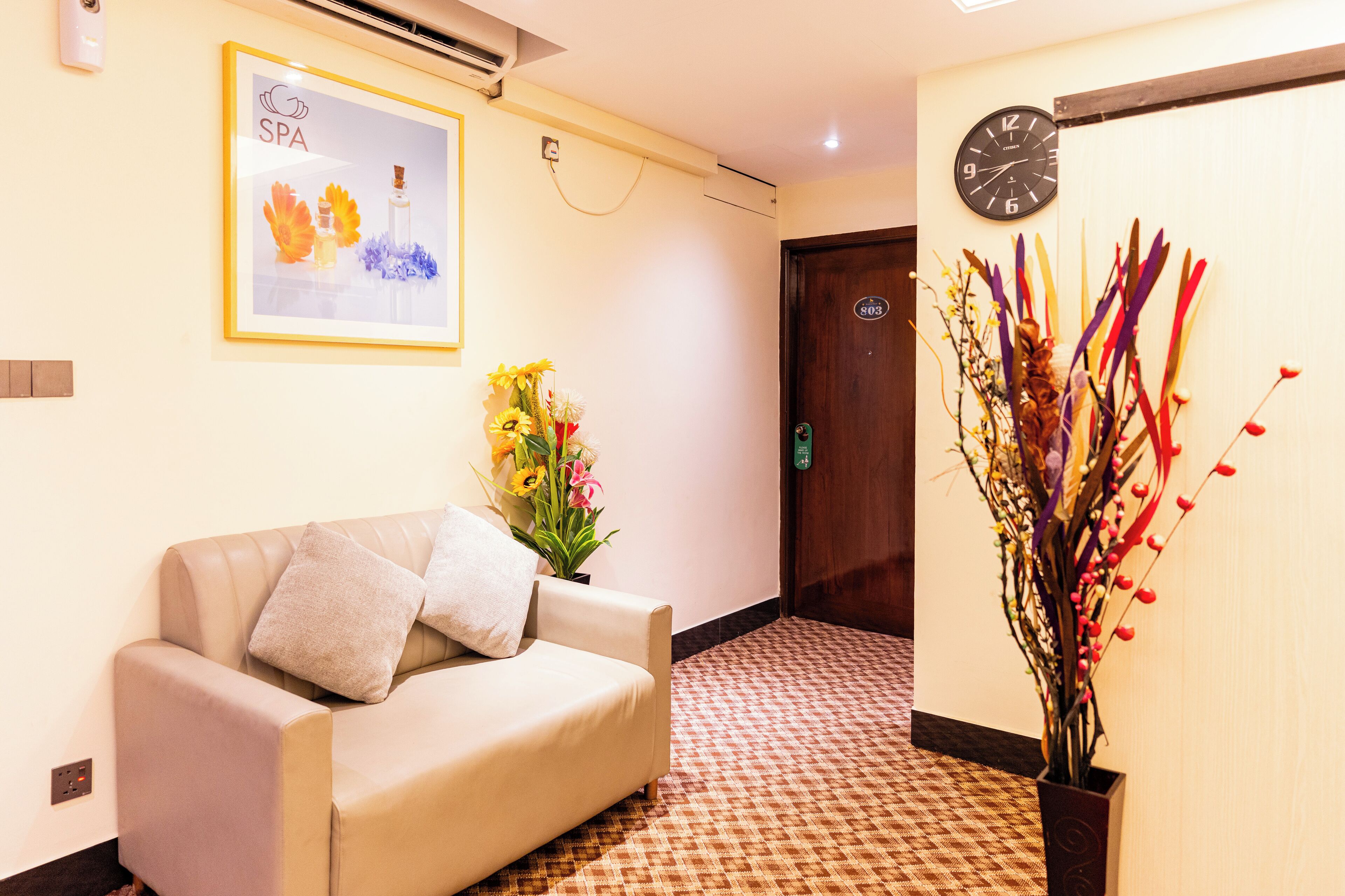 Couples treatment rooms, body treatments, aromatherapy