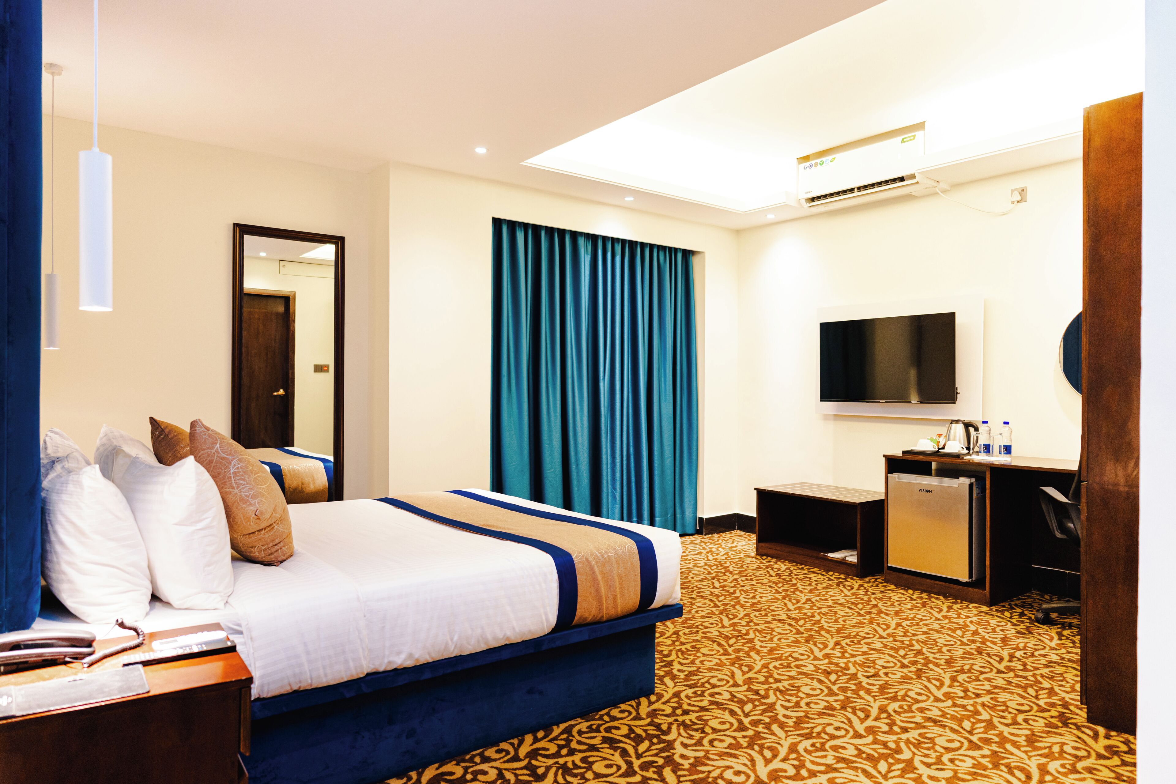 Habitación ejecutiva doble | Caja fuerte, escritorio, espacio para trabajar con un portátil