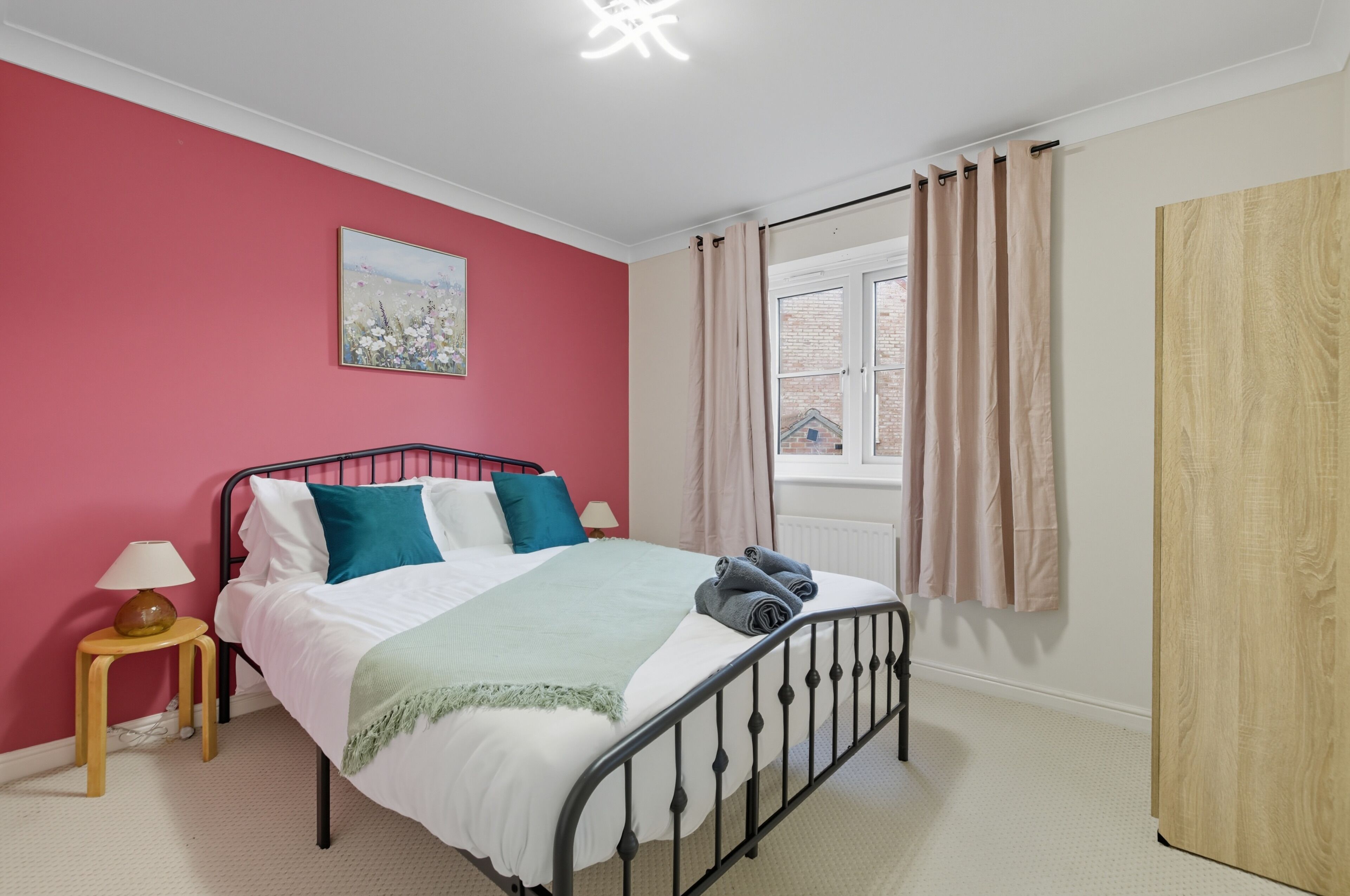 4 bedrooms, WiFi, bed sheets