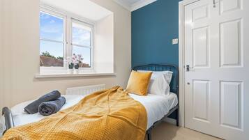 4 bedrooms, WiFi, bed sheets