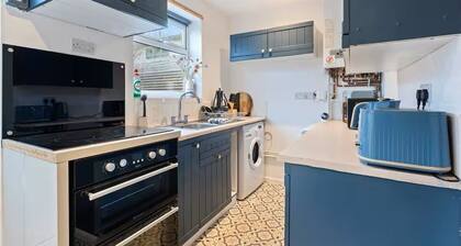 Bath Hideaway | 2BR + Hot Tub