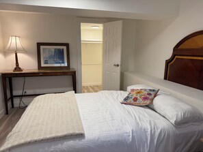 Iron/ironing board, Internet, bed sheets