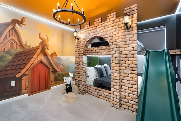 7 bedrooms, iron/ironing board, bed sheets
