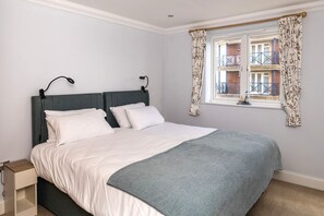 2 bedrooms, iron/ironing board, travel cot, free WiFi