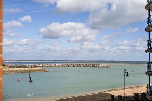 Harbour Hideaway - great views & flexible beds