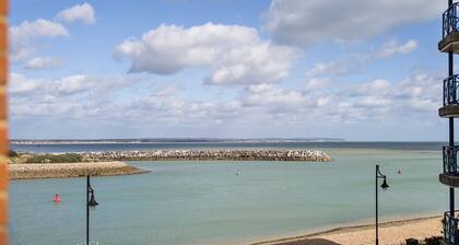 Harbour Hideaway - great views & flexible beds