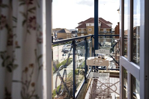 Harbour Hideaway - great views & flexible beds