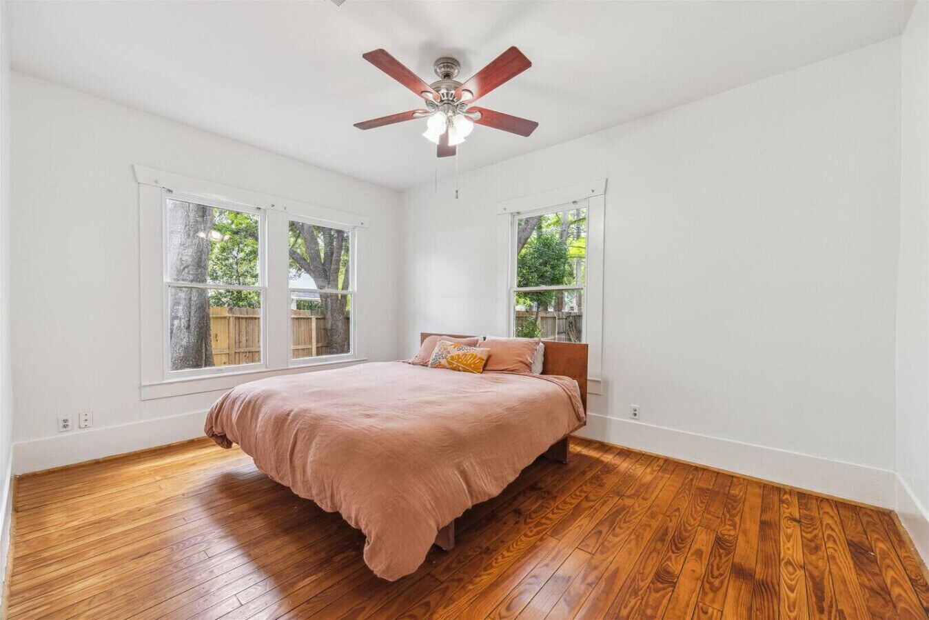 2 slaapkamers, een bureau, wifi, beddengoed