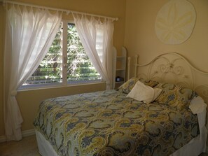 2 bedrooms, iron/ironing board, WiFi, bed sheets - "Up On The Rocks" SolVillasUSVI (St John)