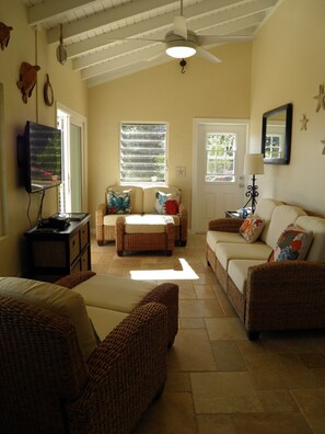 Smart TV - "Up On The Rocks" SolVillasUSVI (St John)