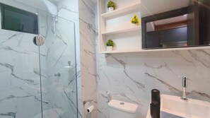 Studio | Bathroom