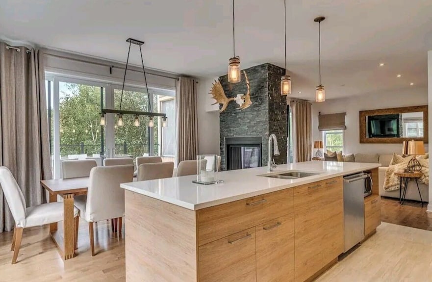 Luxury 4 Bedroom Chalet Surrounded By Peaceful Mountains And Serene Forest - Mont-Tremblant