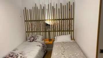 Silitysrauta/-lauta, Wi-Fi, vuodevaatteet