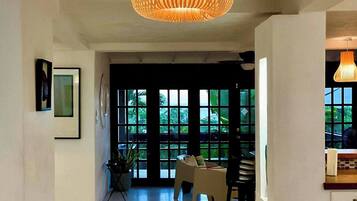 House, 6 Bedrooms, Smoking, Private Pool | Interior