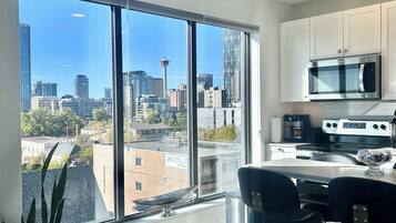 Microondas, horno, parrilla de estufa y lavavajillas