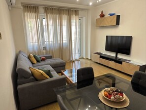 Smart-TV, DVD-Player, Bücher