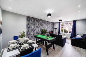 Dining - Exquisite London Home - Parking - Sleeps 10 (Dagenham)