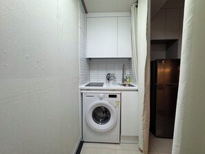 Interior - 일Atelier Seongsu Riverside Cherry Blossom Road Han River airport bus (Seoul)