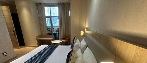 Executive Double or Twin Room | Desk, iron/ironing board, free WiFi