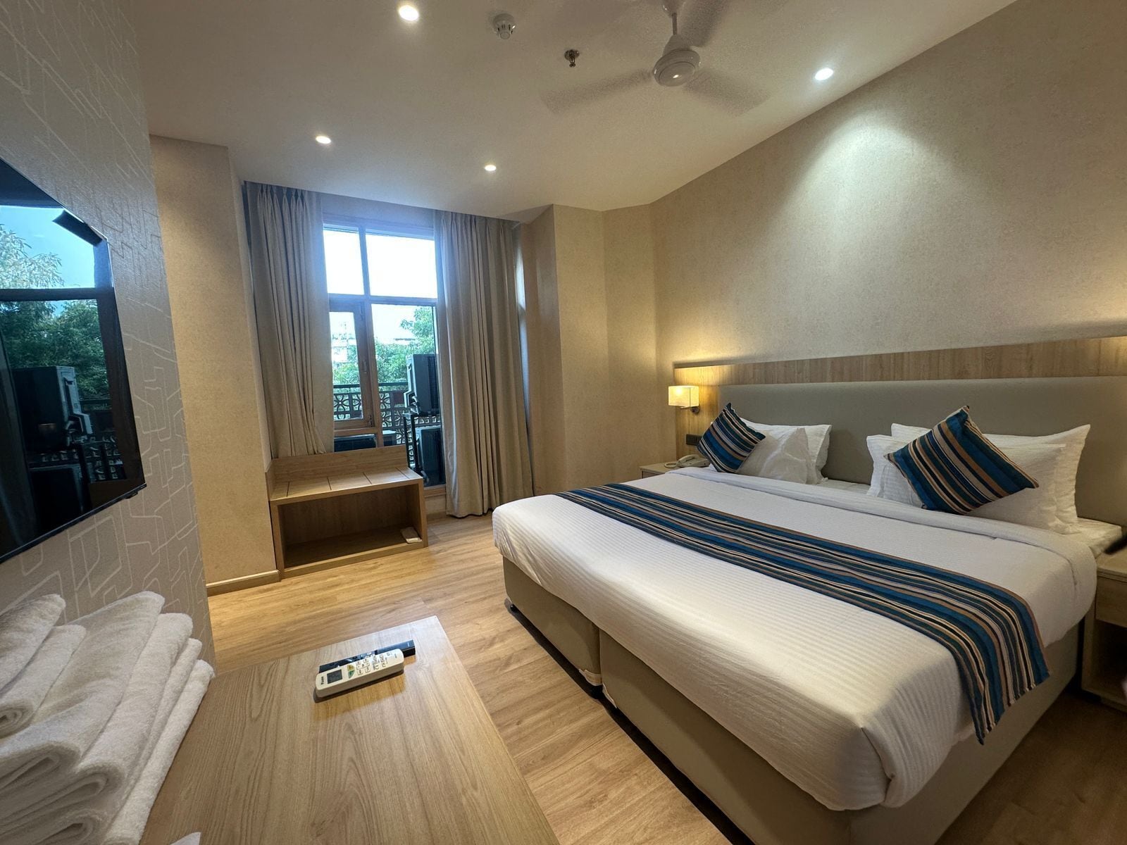 Executive Double or Twin Room | Desk, iron/ironing board, free WiFi