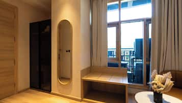 Habitación ejecutiva con 1 cama matrimonial o 2 individuales | Escritorio, tabla de planchar con plancha y wifi gratis