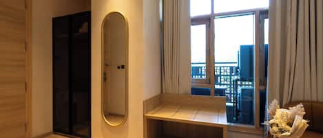 Executive Double or Twin Room | Desk, iron/ironing board, WiFi (free)
