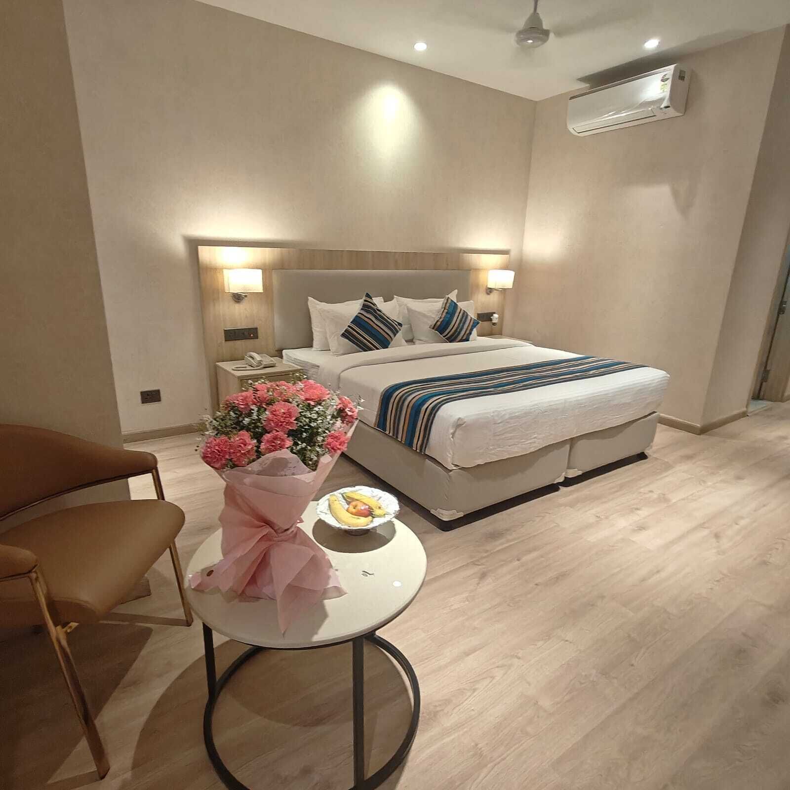 Club Double Room | Desk, iron/ironing board, free WiFi