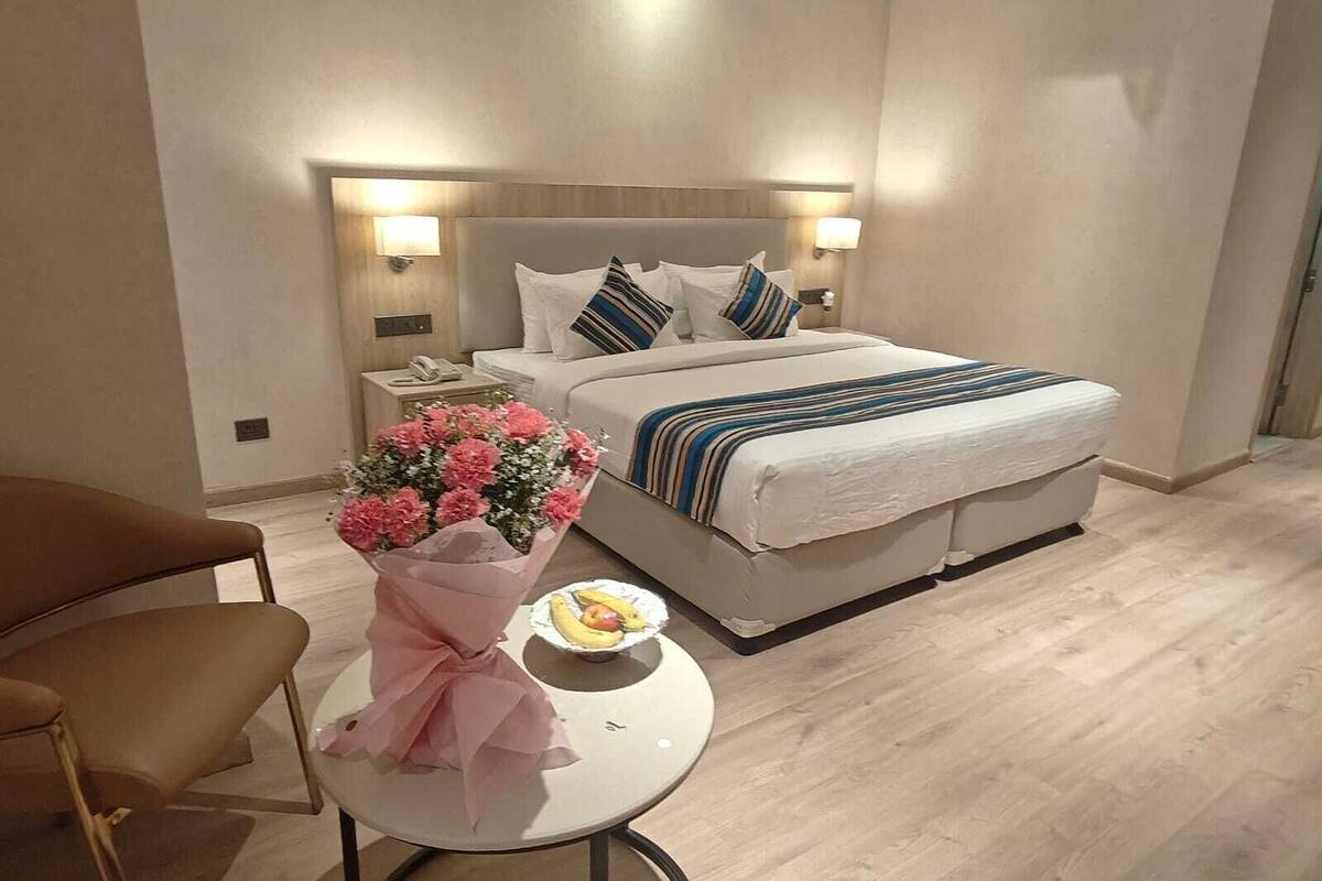 Habitación doble Club | Escritorio, tabla de planchar con plancha y wifi gratis