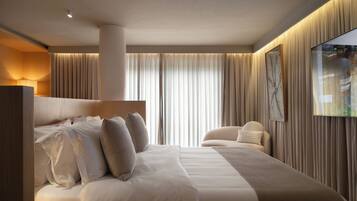 Luxury Room, Garden View | Premium bedding, free minibar, in-room safe, desk